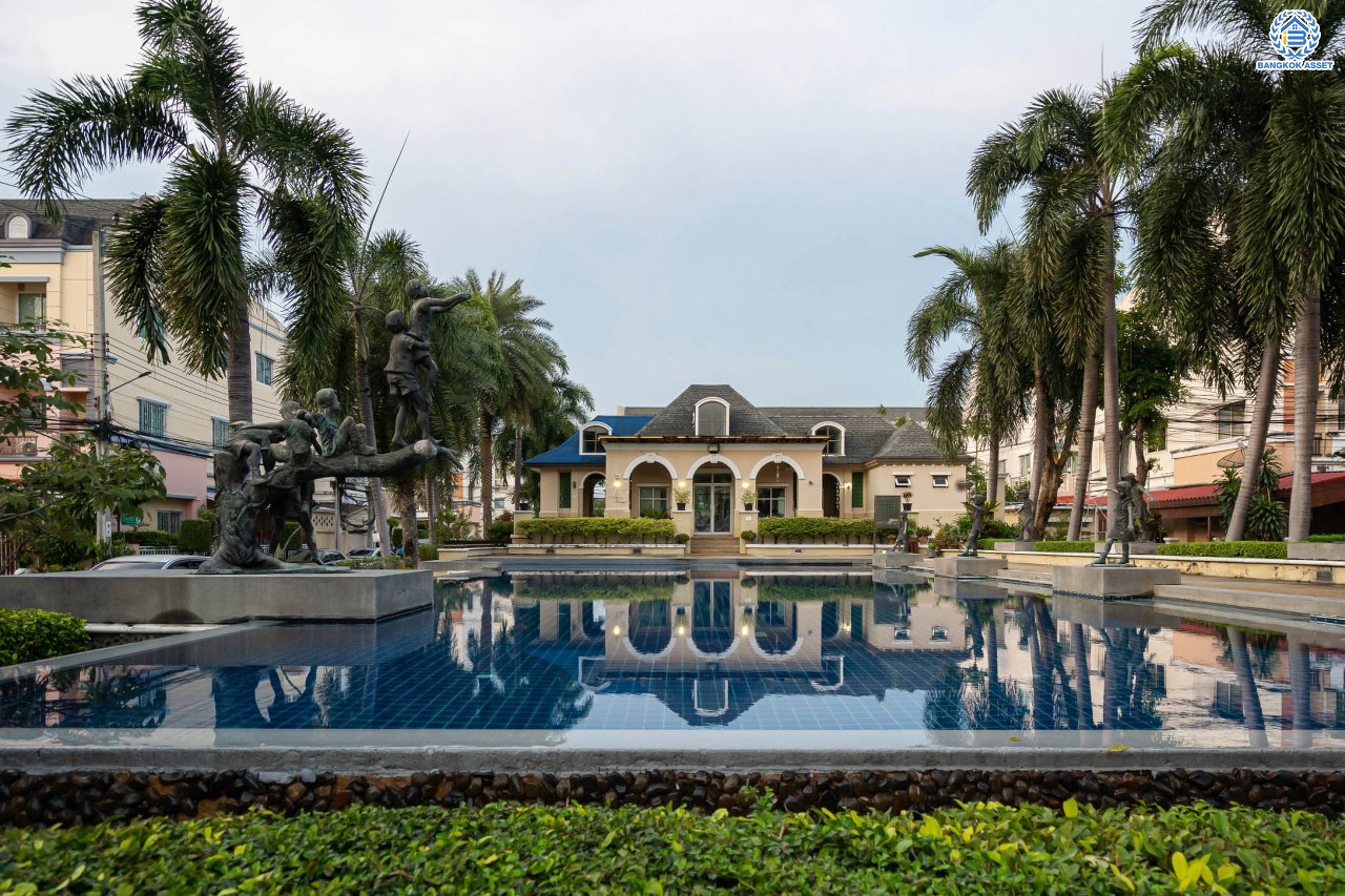 บ้านมือสองตกแต่งใหม่ ทาวน์โฮม 3 ชั้น โครงการ ปริญลักษณ์ เพชรเกษม69 พร้อมวิวสวนหน้าบ้าน บนเนื้อที่ 17.5 ตร.ว. ฟังก์ชัน 4 ห้องนอน 3 ห้องน้ำ จอดรถได้ 1 คัน รองรับทุกกิจกรรม บนทำเลเชื่อมต่อหลายเส้นทาง ใกล้จุดขึ้นทางด่วน "เพชรเกษม" และรถไฟฟ้าสายสีน้ำเงิน "สถานีหลักสอง"